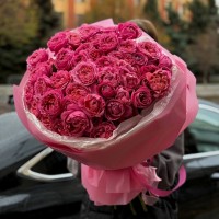 Букет из 13 веток кустовой розы