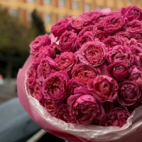 Букет из 13 веток кустовой розы