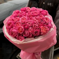 Букет из 13 веток кустовой розы