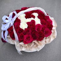 Корзина из 51 розы с буквой имени 01712