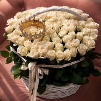 Корзина из 101 розы с короной 01757