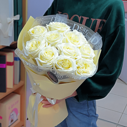 Букет из 11 белых пионовидных роз