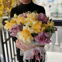 Корзина с вывернутыми розами